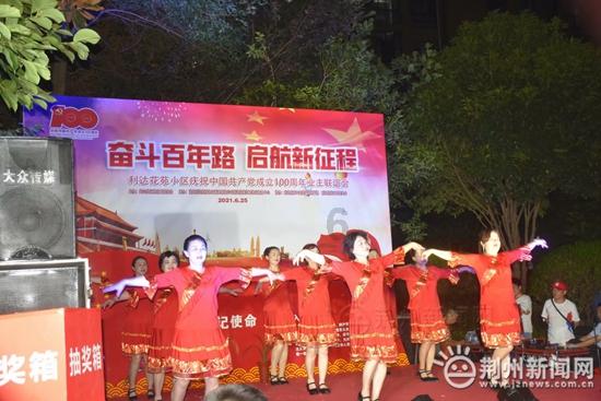 逃离大犀牛出没地